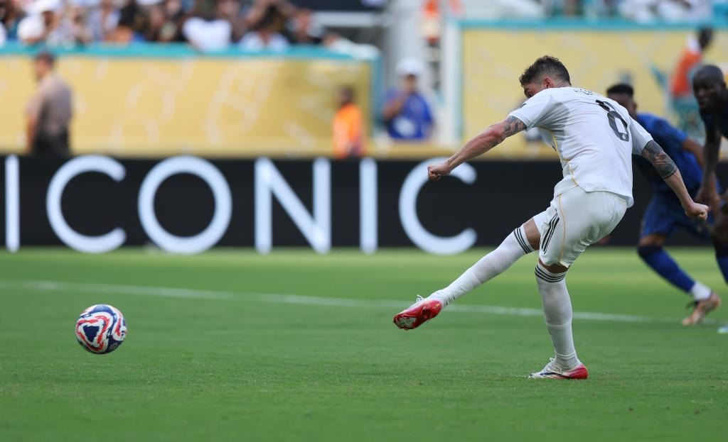 英超淘汰赛激战 英雄同场竞技